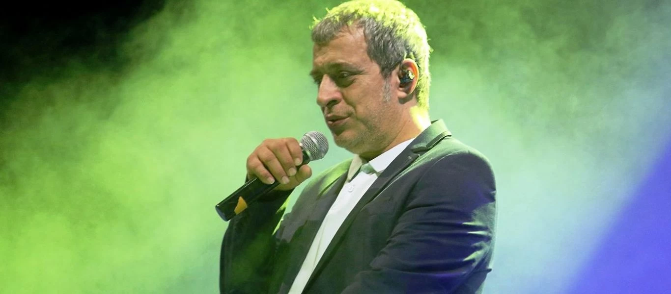 Τροχαίο ατύχημα για τον Θέμη Αδαμαντίδη - Όχημα έπεσε με μεγάλη ταχύτητα στο ΙΧ του!